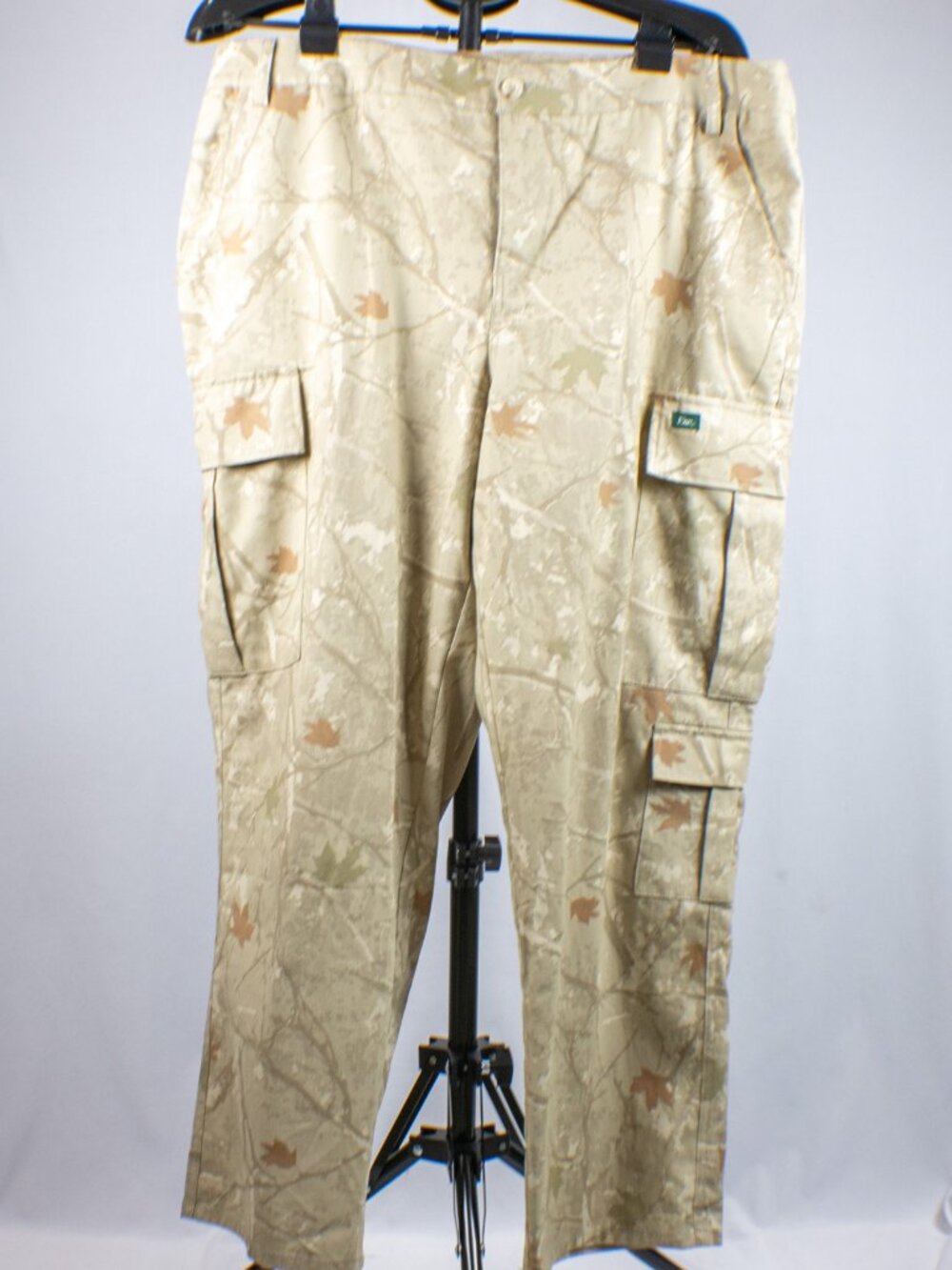 ESC Mens XL Real Tree Camo Cargo Pants RealTree Maple Leaf Hunting Tactical